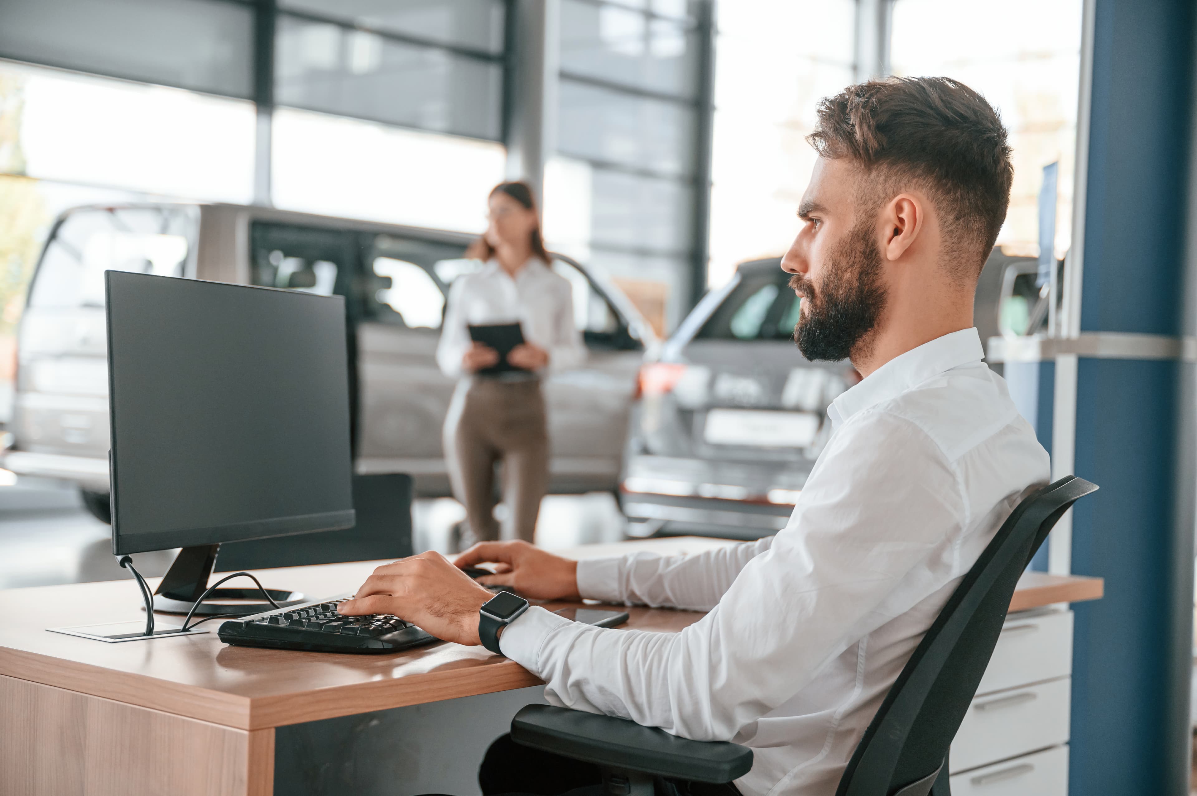 Dealer and customer completing an application on a computer